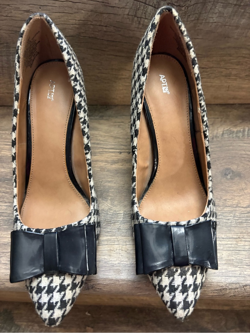 Apt. 9 Black and White Houndstooth Pointed Toe Heels with Black Bow - Picture 3 of 12